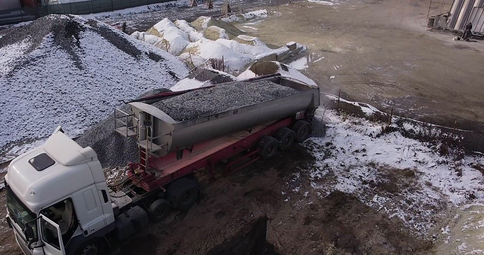 Купить кругляк с доставкой грузовиком, самосвалом Купить кругляк с доставкой грузовиком, самосвалом