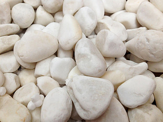 белая галька